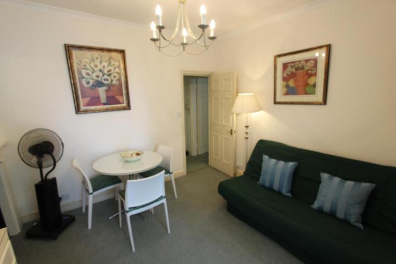 Stay In Serviced Apartments Queensway Londra Exterior foto